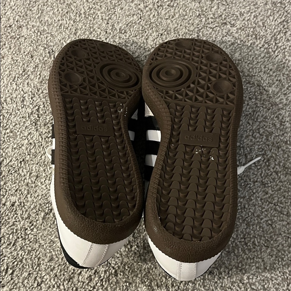 Adidas Samba Classic White and Black Shoes - Picture 4 of 5
